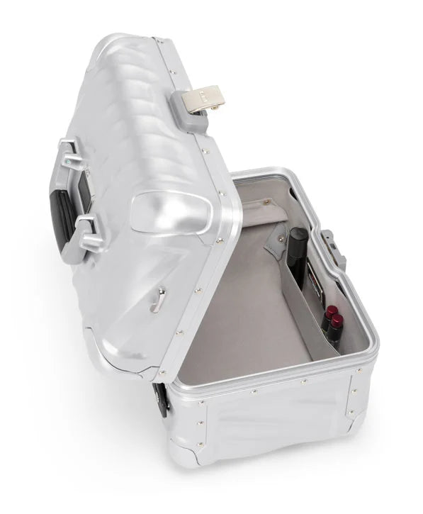 19 Degree Aluminium Train Case - Silver