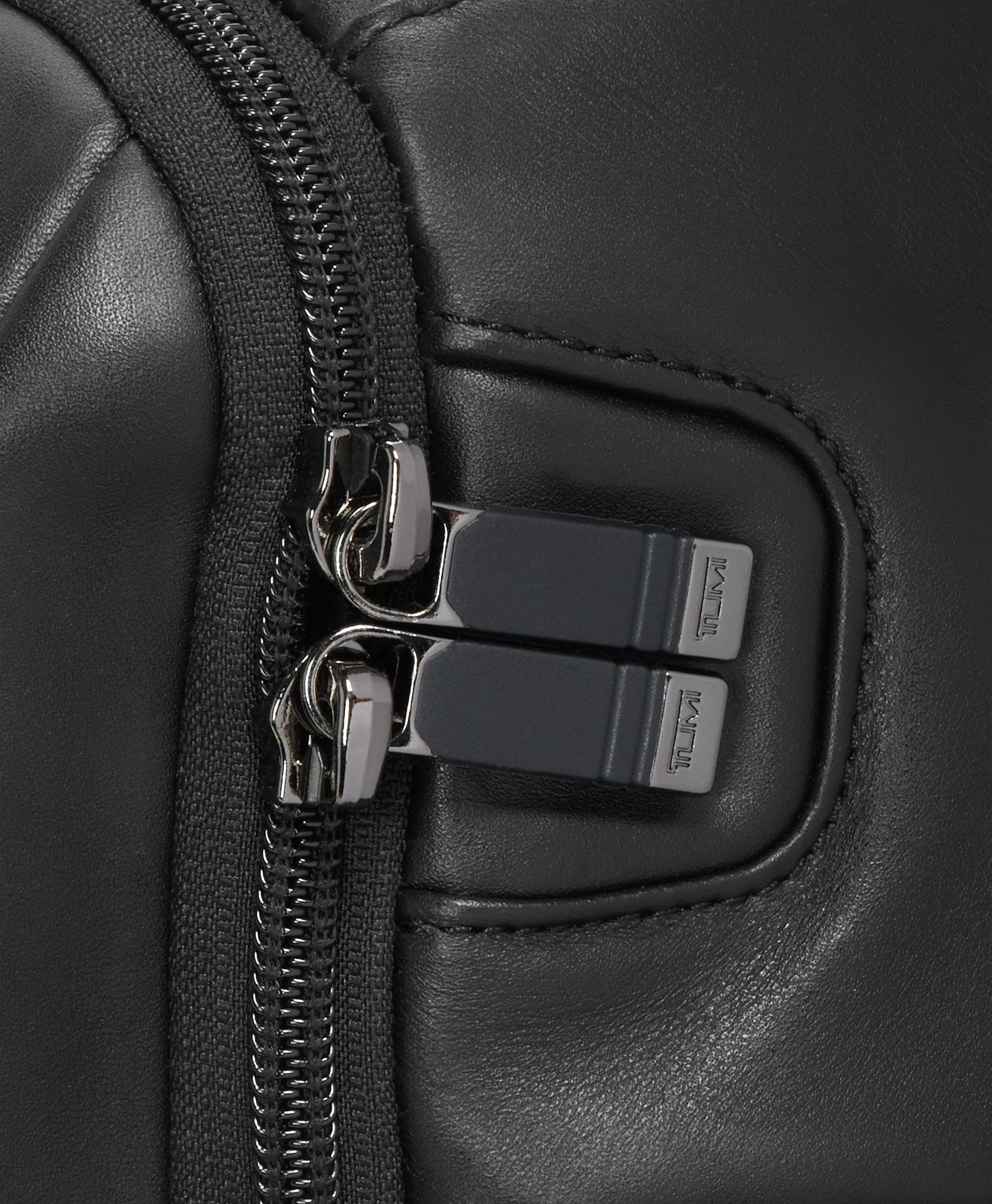 Alpha 4 Brief Pack® Leather - Black
