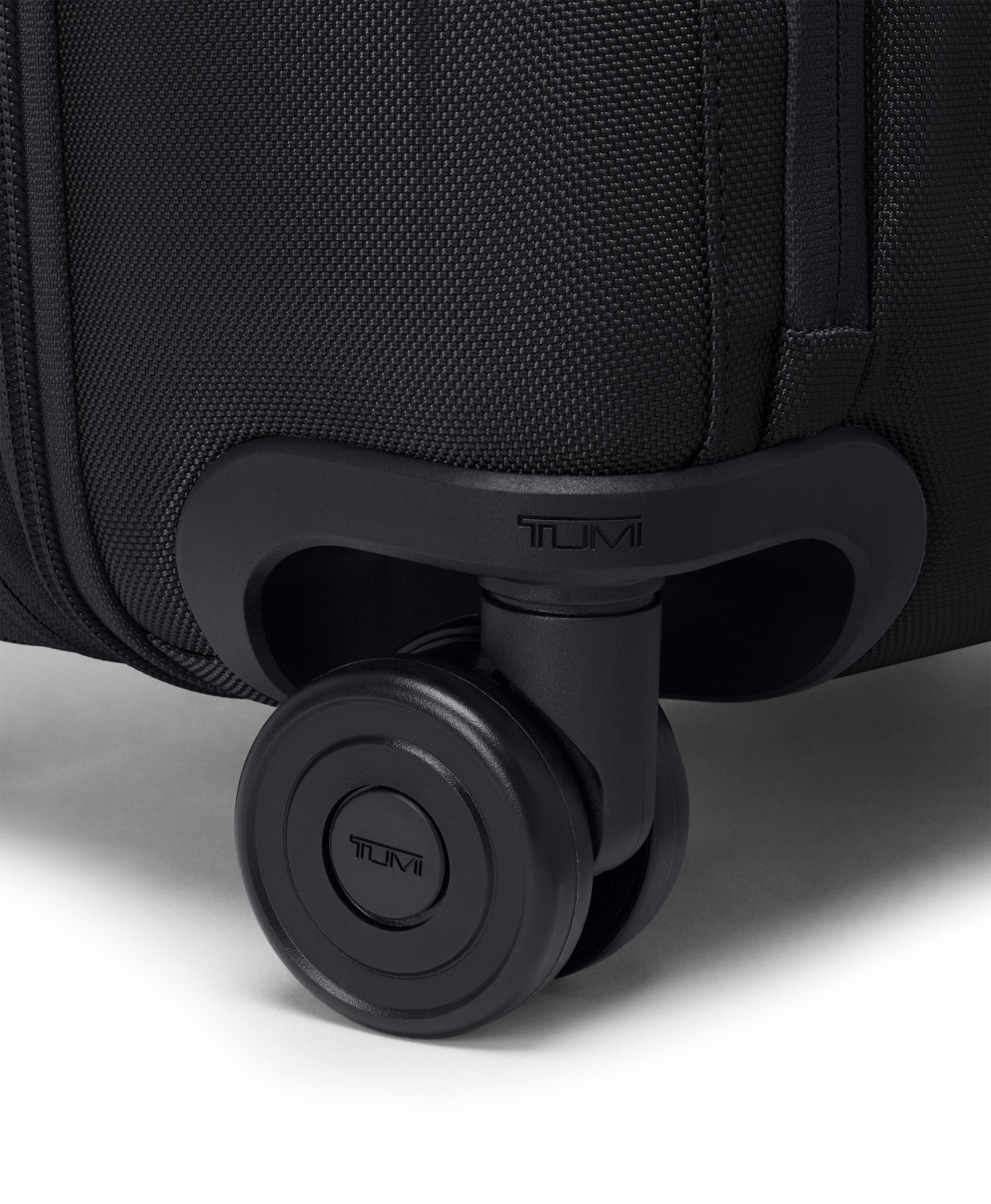 Alpha 4 Medium Dual Access Expandable Checked - Black